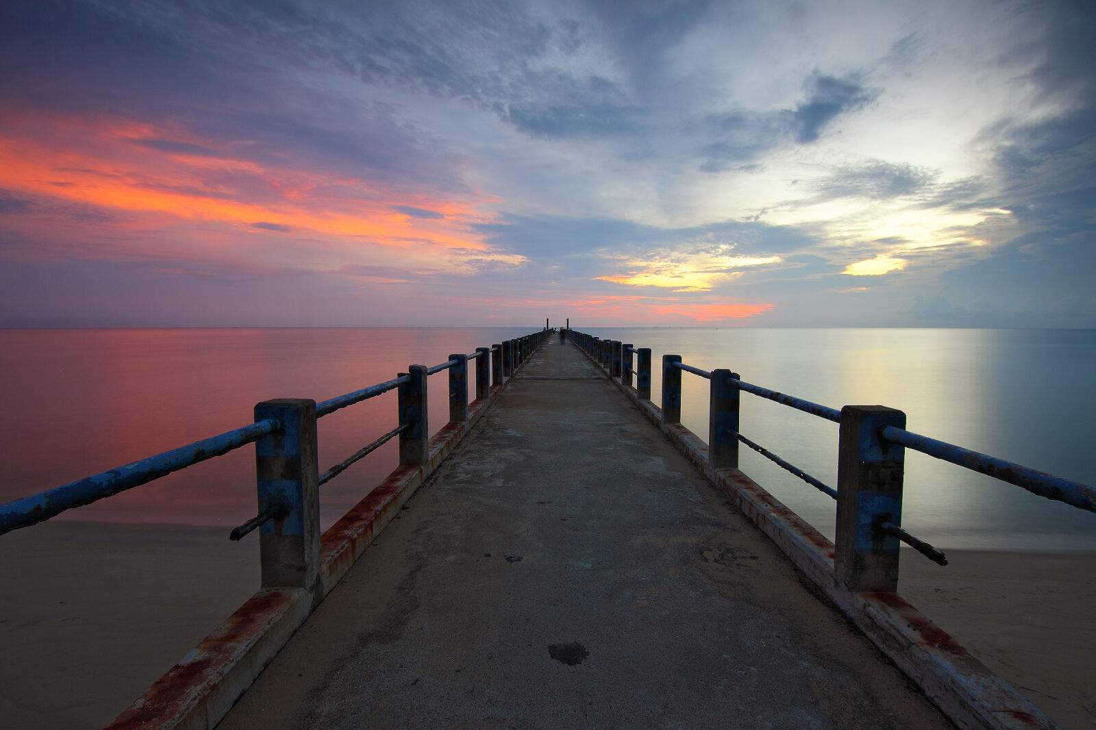 Canon EOS 50D sample photo. Beach, clouds, dawn, dock photography