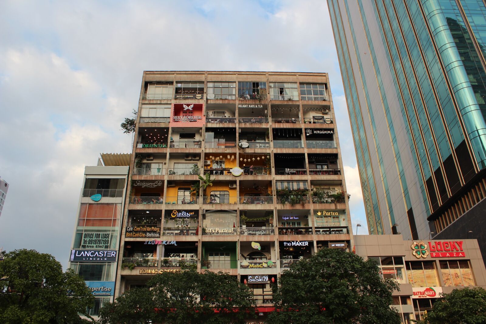 Canon EOS 600D (Rebel EOS T3i / EOS Kiss X5) sample photo. Vietnam, hochiminh, interior photography