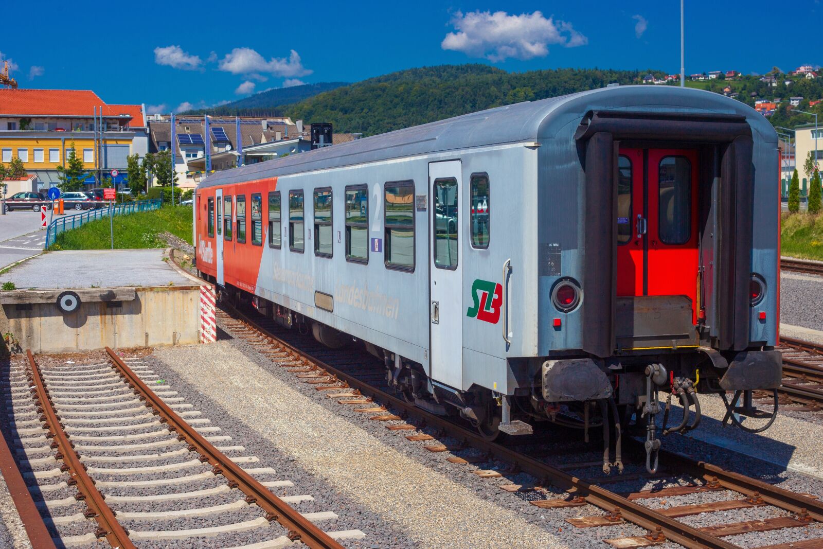 Canon EF 50mm F1.8 II sample photo. Trains, railway station, railway photography
