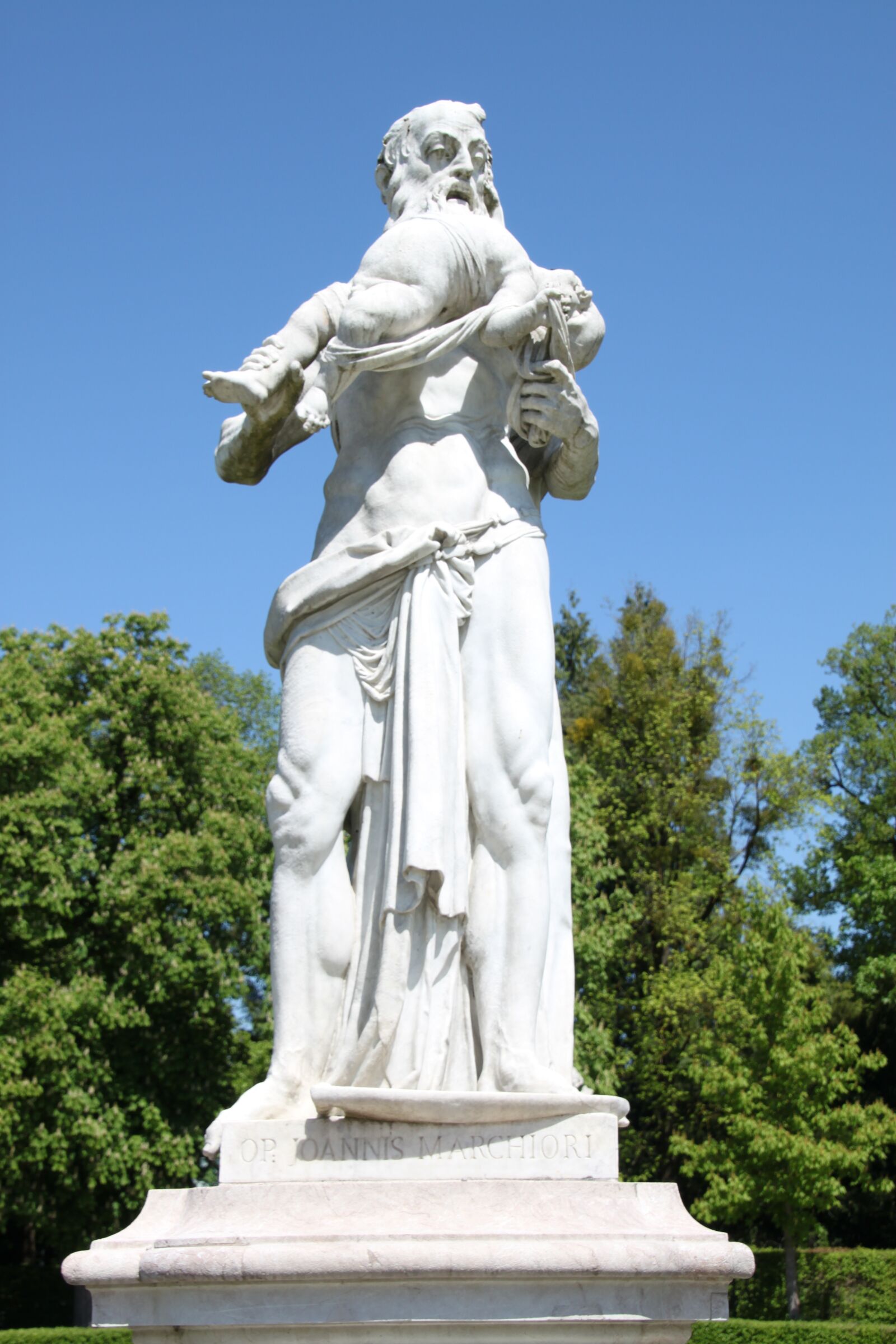 Canon EOS 500D (EOS Rebel T1i / EOS Kiss X3) sample photo. Statue, stone, stone figure photography