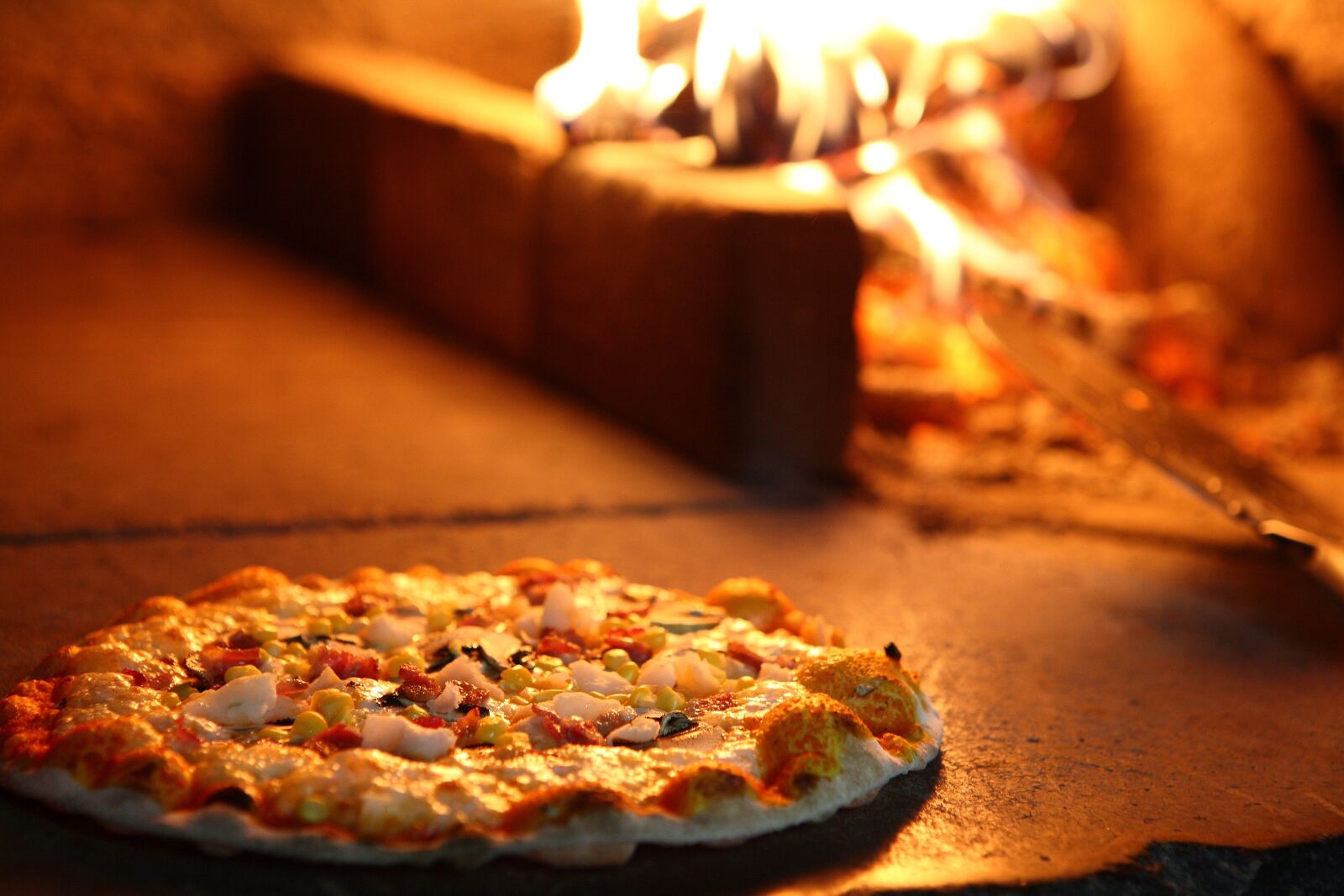 Canon EOS 5D sample photo. Pizza, italian, cheese photography
