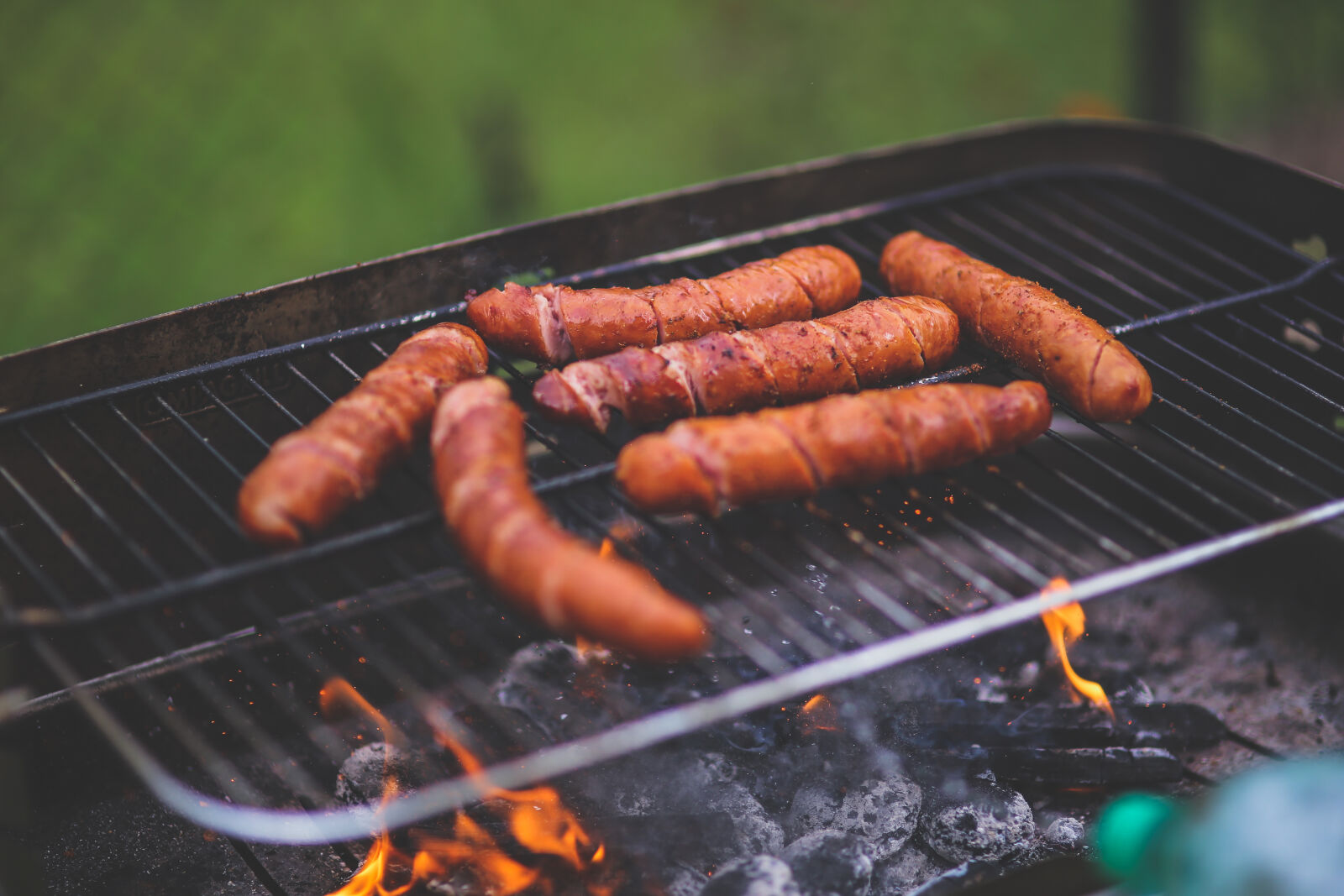 Sigma 85mm F1.4 EX DG HSM sample photo. Sausages, on, the, grill photography