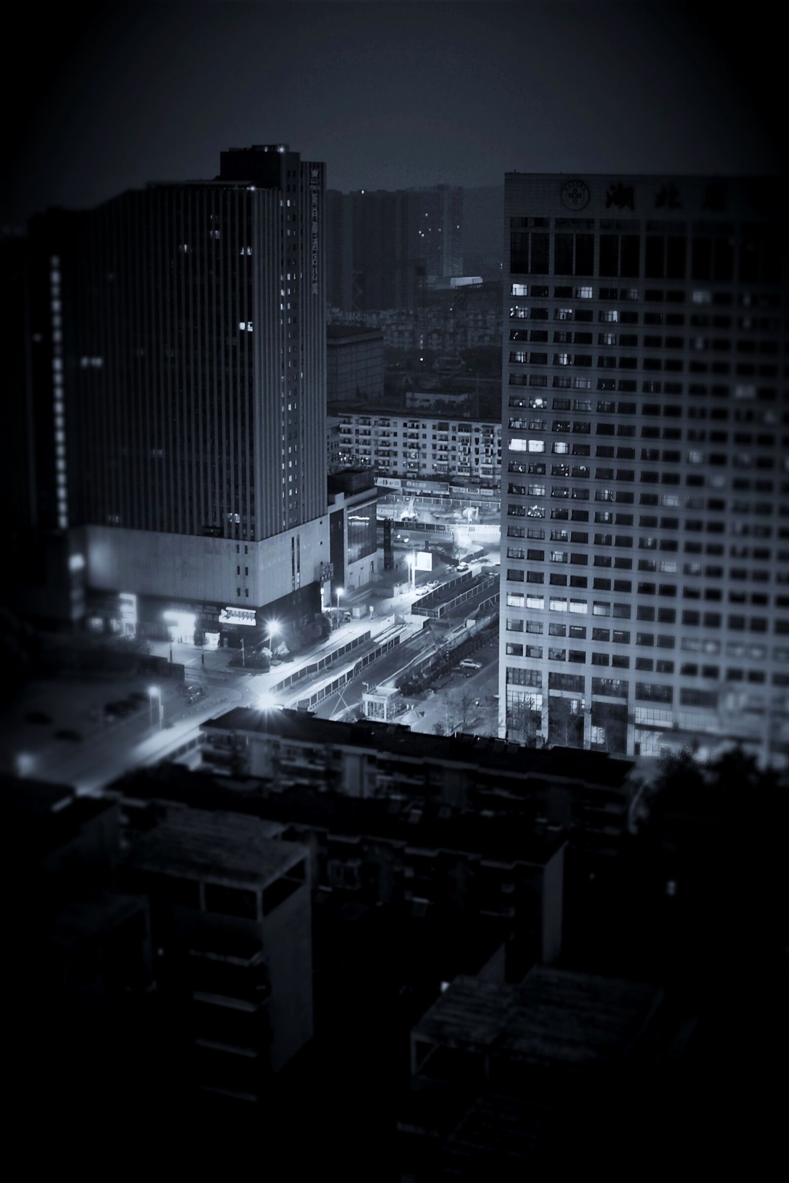 Canon EOS 700D (EOS Rebel T5i / EOS Kiss X7i) sample photo. Building, night, city photography
