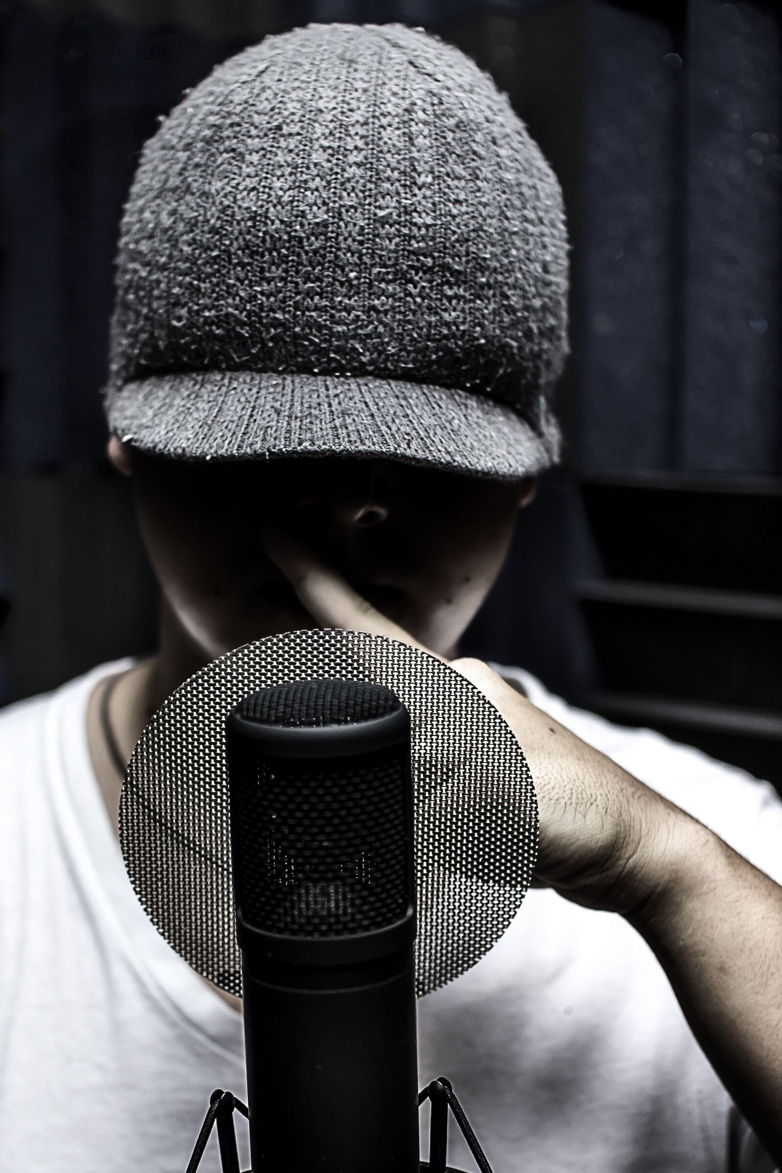 Canon EOS 550D (EOS Rebel T2i / EOS Kiss X4) sample photo. Rapper, studio, recording photography