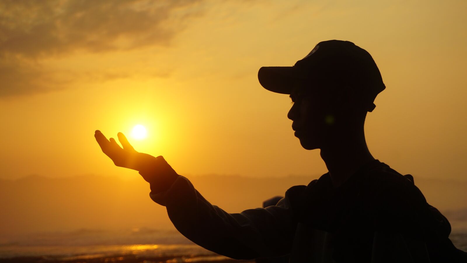 Sony E 16-50mm F3.5-5.6 PZ OSS sample photo. Sunrise, man, walking photography