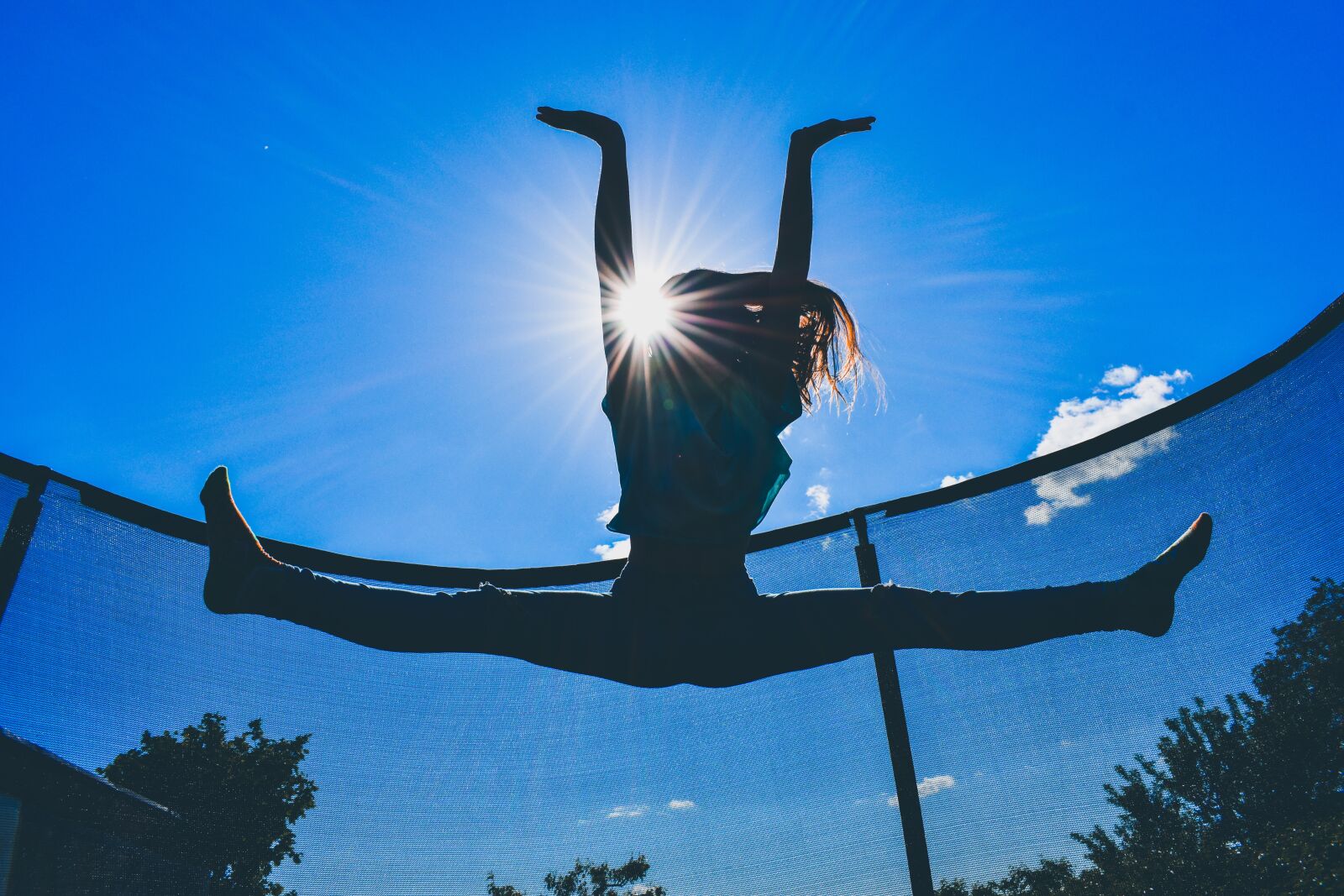 Nikon D3500 sample photo. Gymnastics, blue, sun photography
