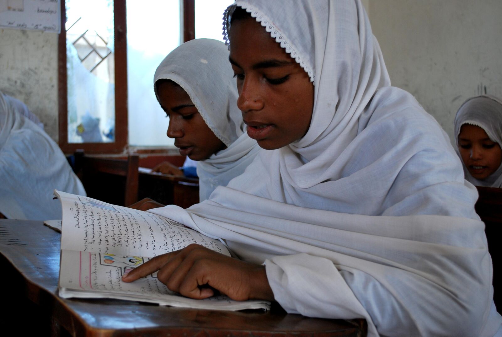 Nikon D60 sample photo. Young girl, balochistan, school photography