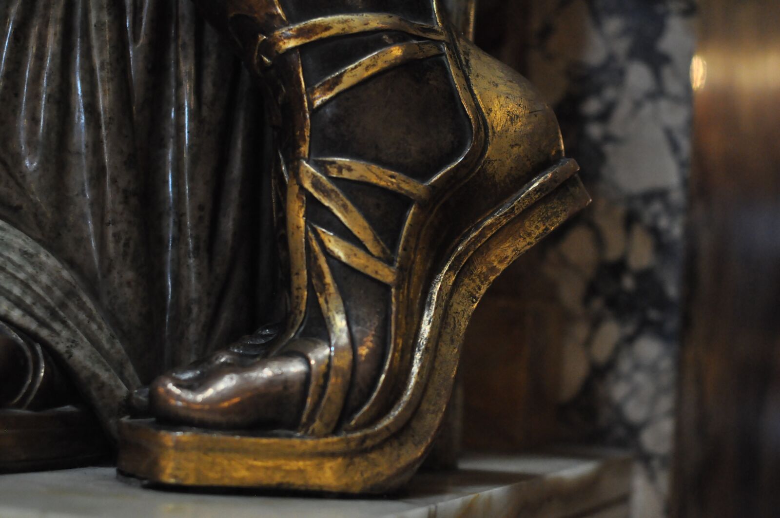 Nikon D5000 sample photo. Sandal, sculpture, woman photography