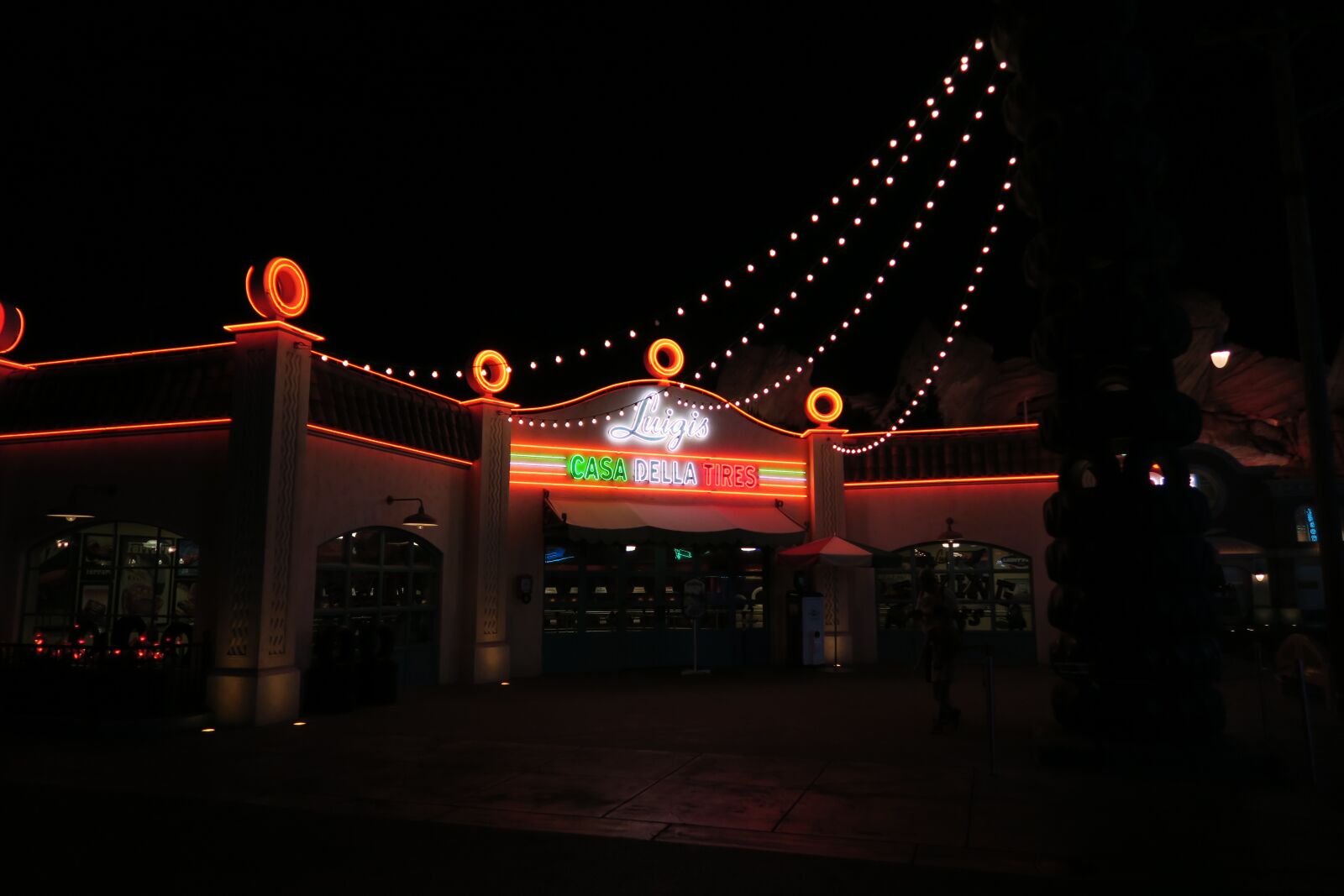 Canon PowerShot G7 X sample photo. Luigi's tires, disneyland, racers photography