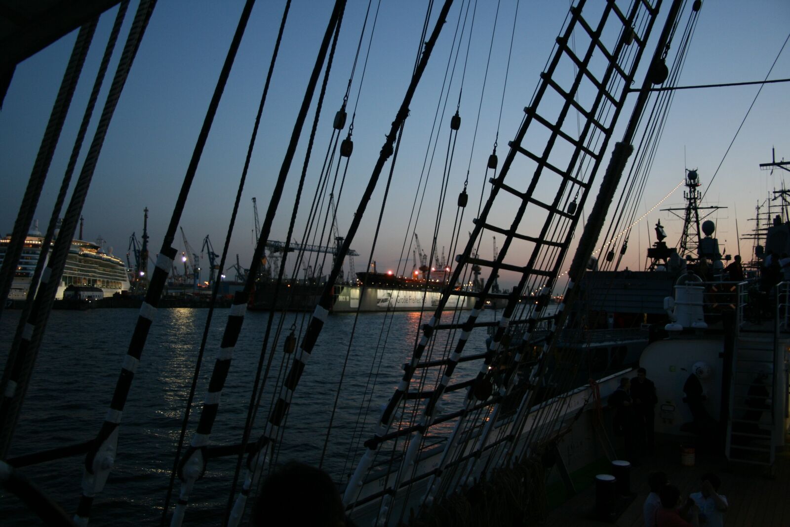 Canon EOS 400D (EOS Digital Rebel XTi / EOS Kiss Digital X) sample photo. Waters, sky, transport system photography