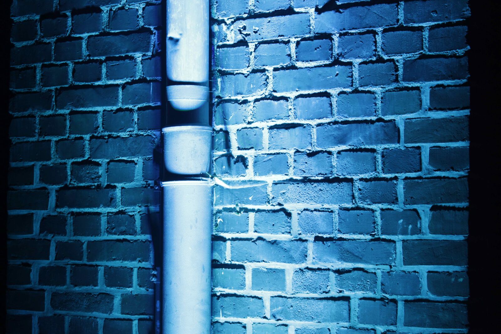 Canon EOS 700D (EOS Rebel T5i / EOS Kiss X7i) sample photo. Wall, blue, background photography