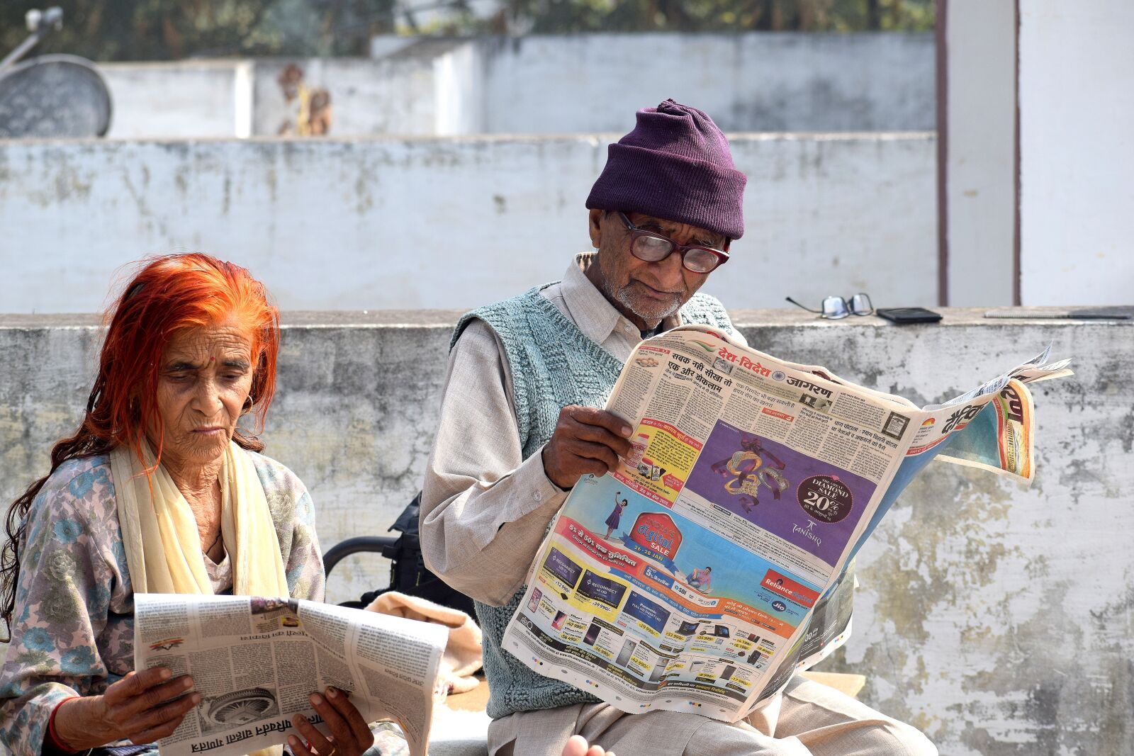 Nikon D3300 sample photo. Old couple, reading, newspaper photography