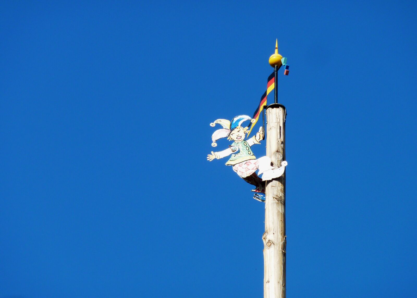Panasonic DMC-TZ7 sample photo. Maypole, may, tradition photography