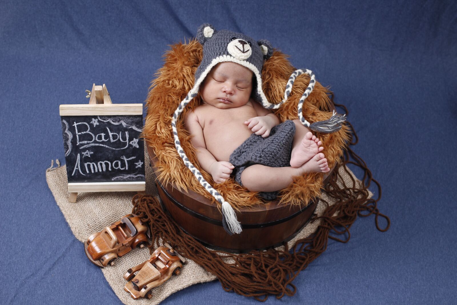 Canon EOS 600D (Rebel EOS T3i / EOS Kiss X5) + Canon EF 40mm F2.8 STM sample photo. Newborn, baby, costume photography