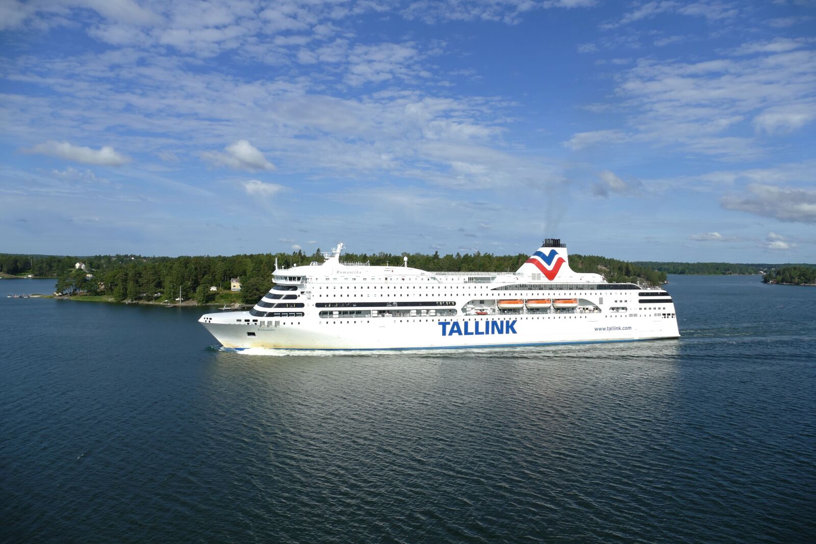 Panasonic Lumix DMC-FZ1000 sample photo. Stockholm, sweden, ferry photography