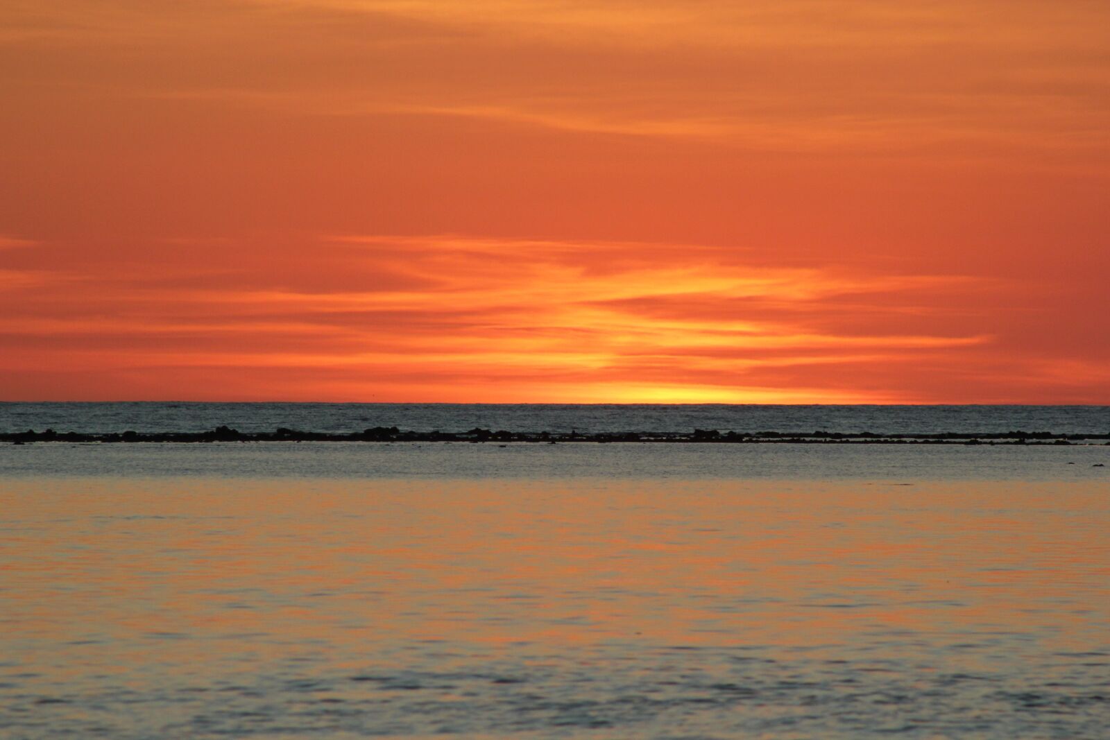 Canon EOS 550D (EOS Rebel T2i / EOS Kiss X4) sample photo. Sun, sunset, reflection photography