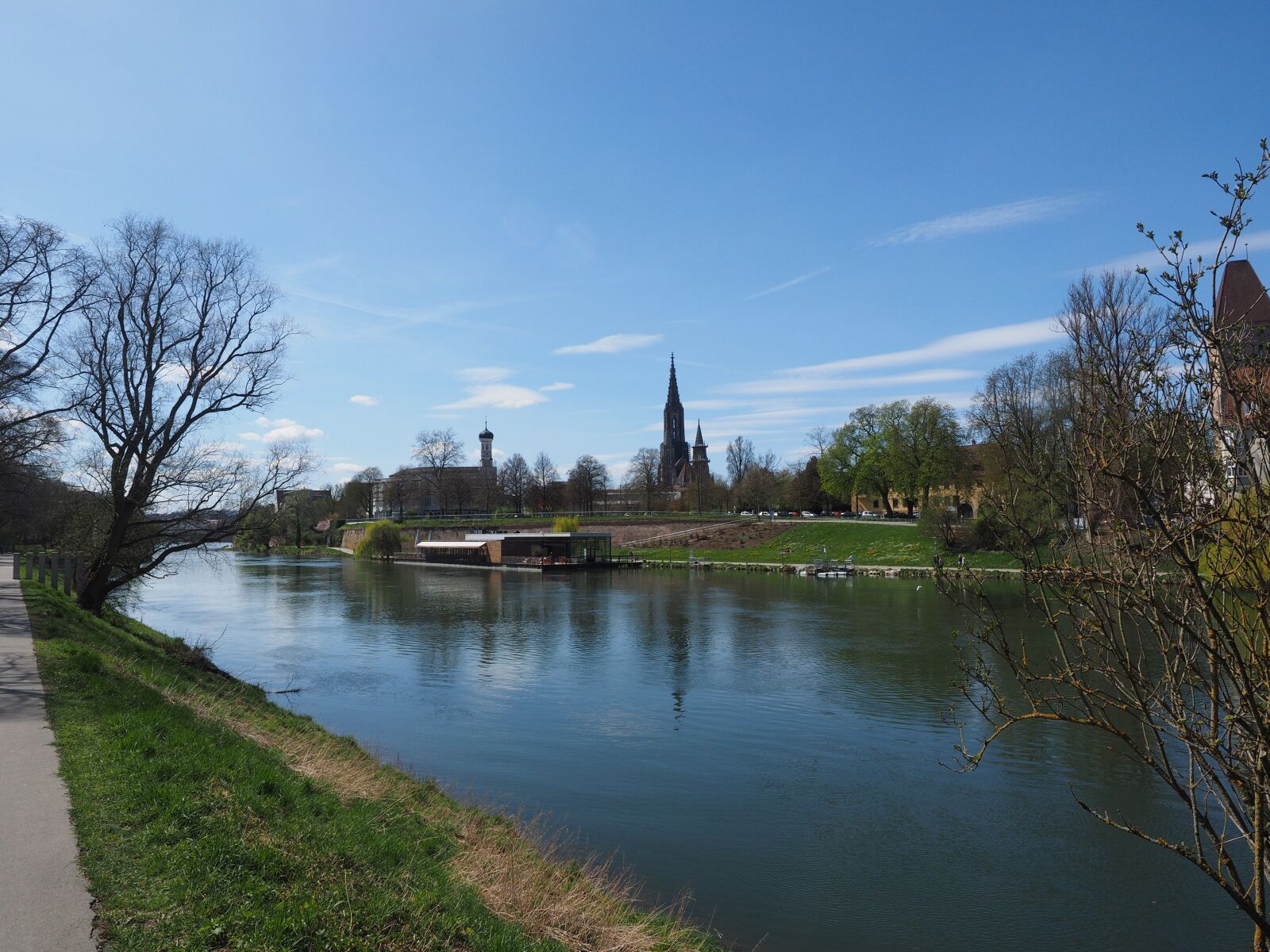 Olympus OM-D E-M1 + Olympus M.Zuiko Digital ED 12-40mm F2.8 Pro sample photo. Ulm, danube, river photography