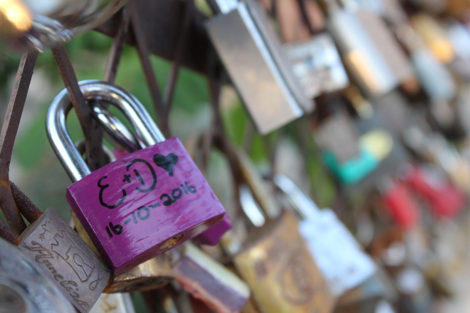 Canon EOS 650D (EOS Rebel T4i / EOS Kiss X6i) sample photo. Lock, love, bridge photography