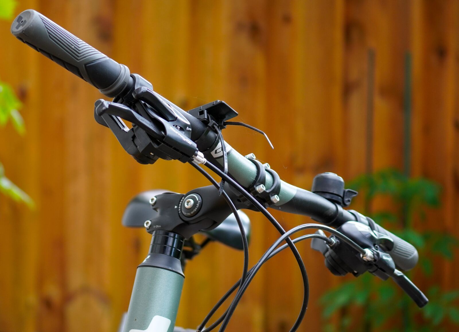 Sony E 70-350mm F4.5-6.3 G OSS sample photo. Bike, handlebars, cycling photography