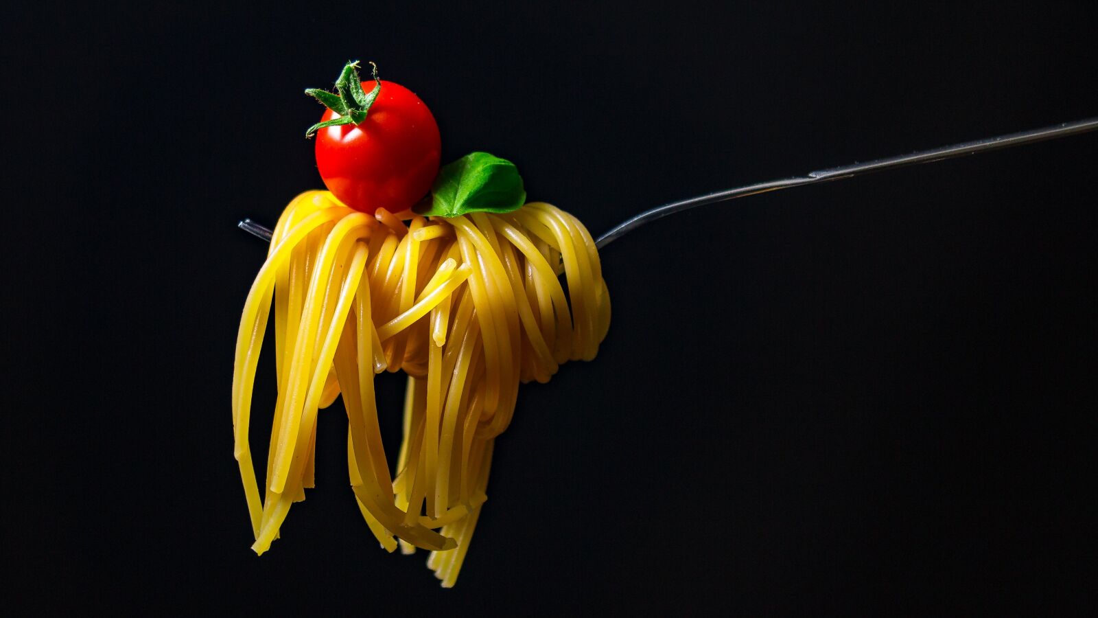 Canon EF 24-105mm F4L IS USM sample photo. Spaghetti, pasta, noodles photography