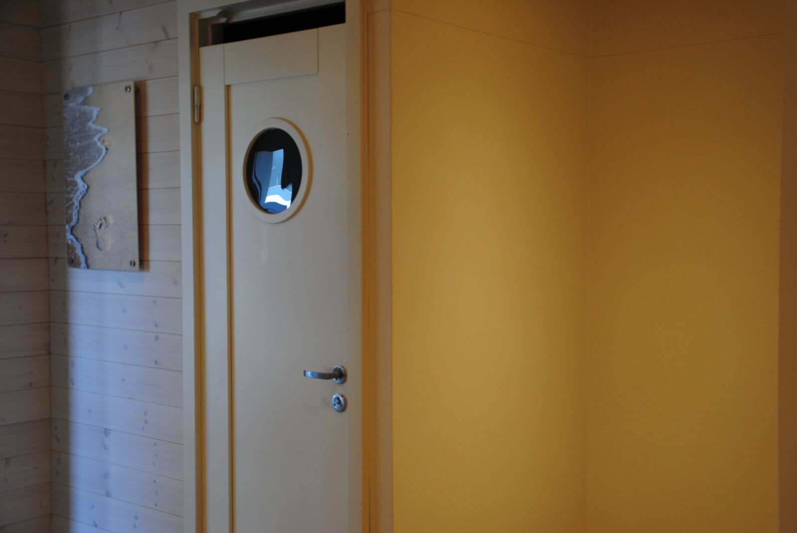 Nikon D3000 sample photo. Door, white, hall photography