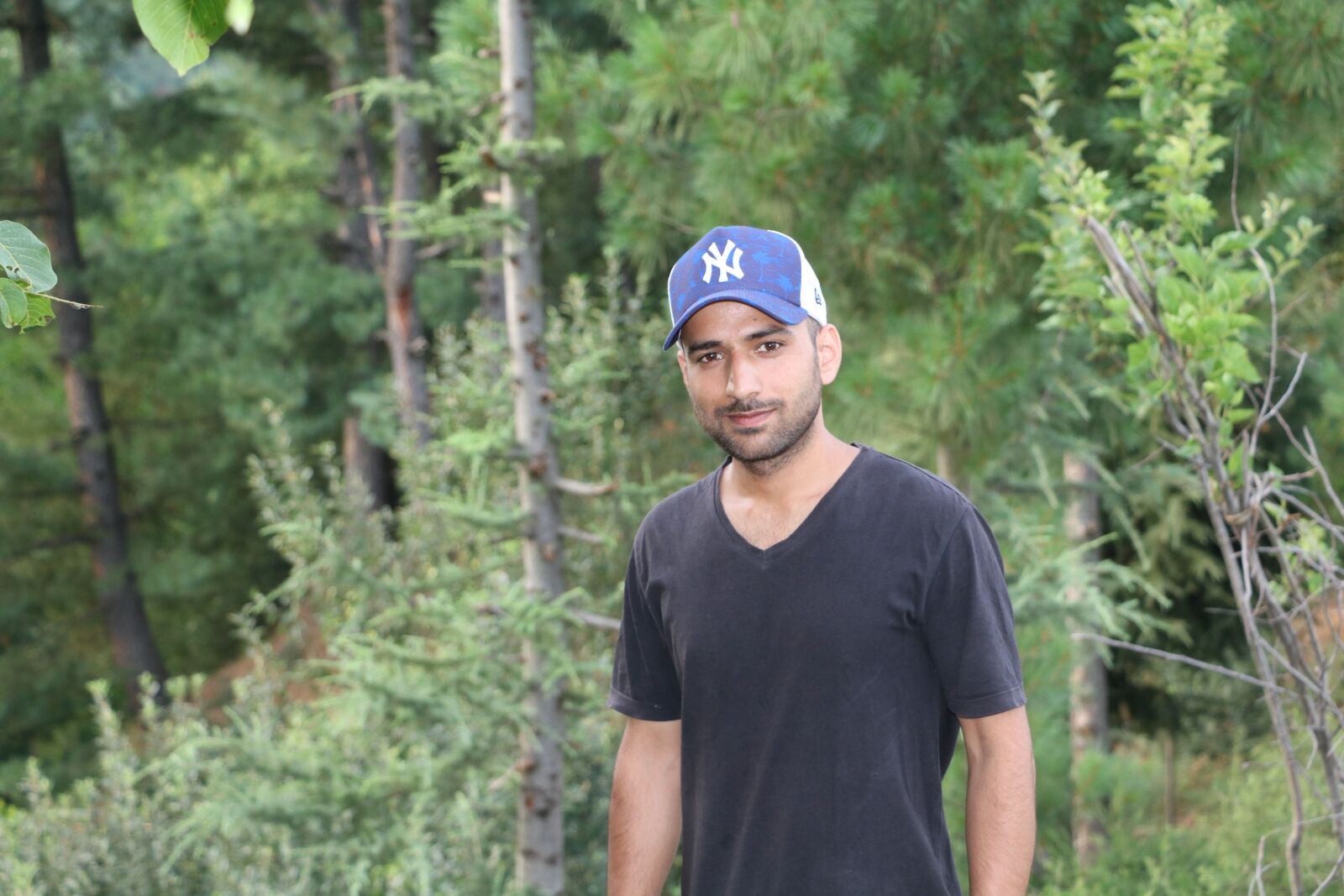Canon EOS 750D (EOS Rebel T6i / EOS Kiss X8i) sample photo. Nature, forest, man photography