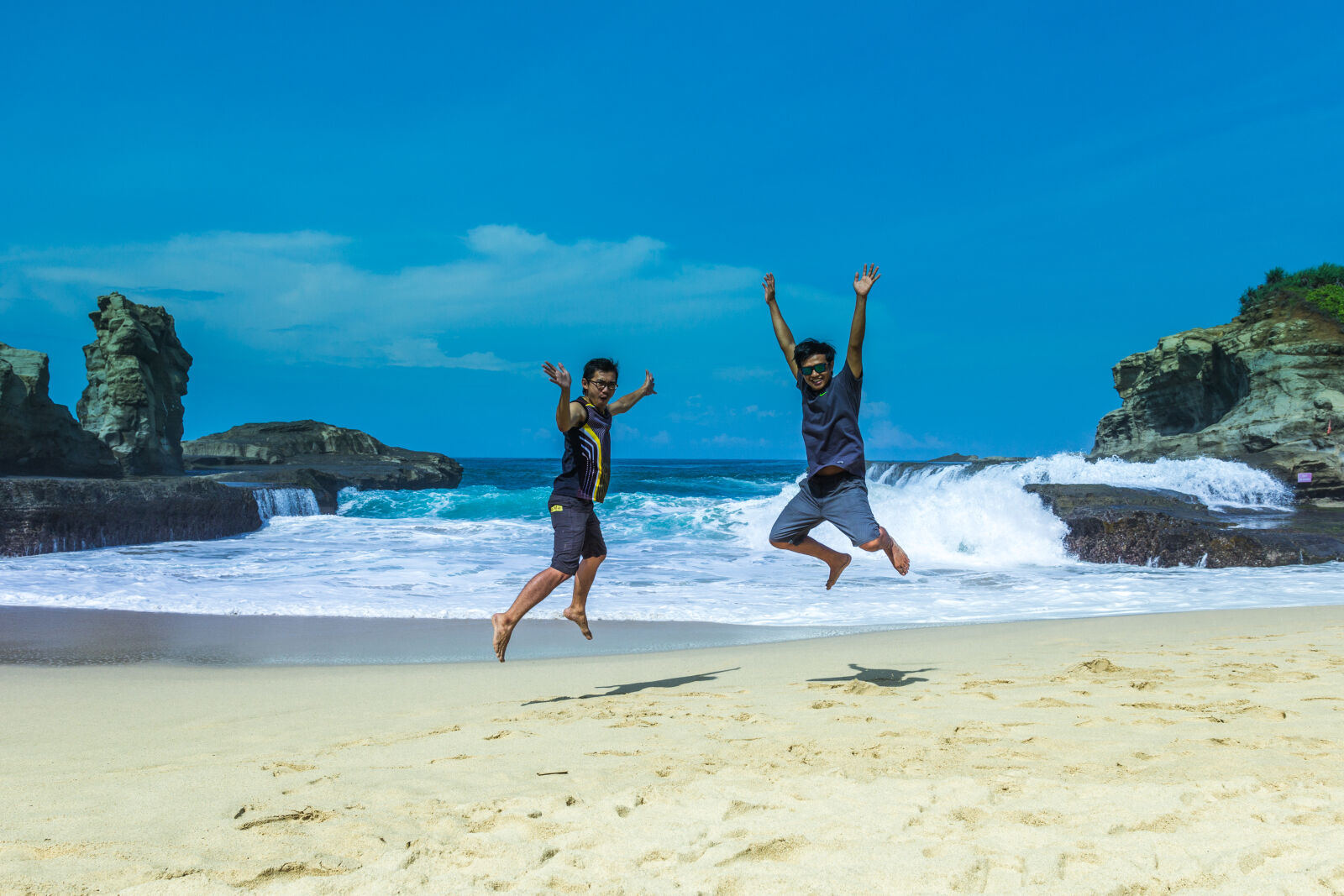 Sigma 18-35mm F1.8 DC HSM Art sample photo. Amazing, beach, daylight, jump photography