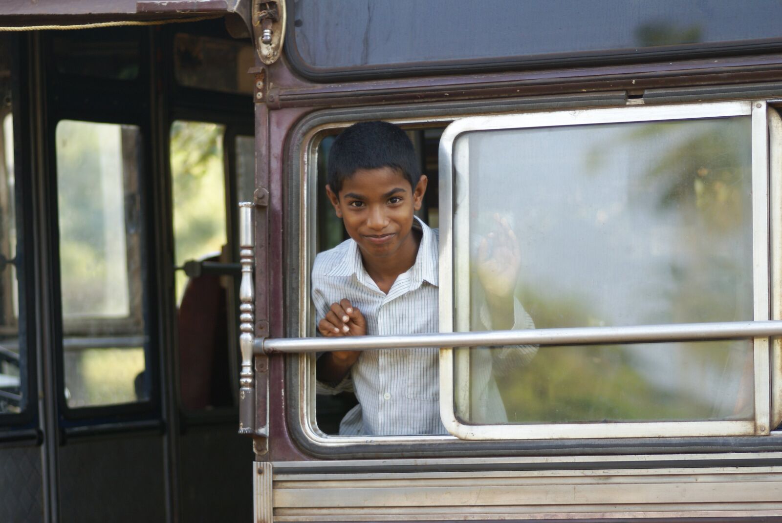 Sony Alpha DSLR-A100 sample photo. India, boy, bus photography
