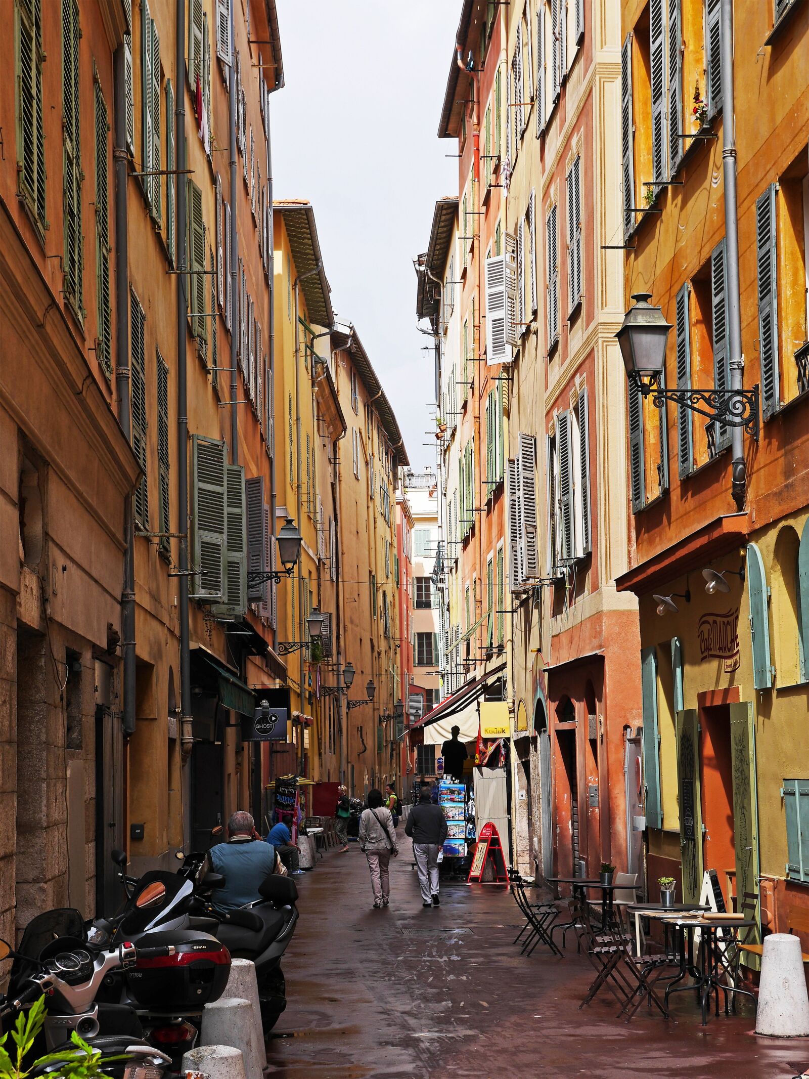 Panasonic Lumix DMC-GH3 sample photo. Nice, historic center, alley photography