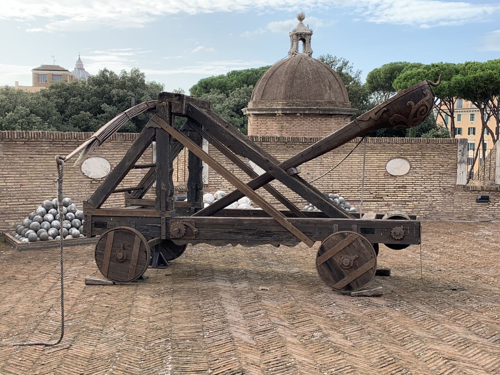 Apple iPhone XR sample photo. Rome, weapon, spin photography