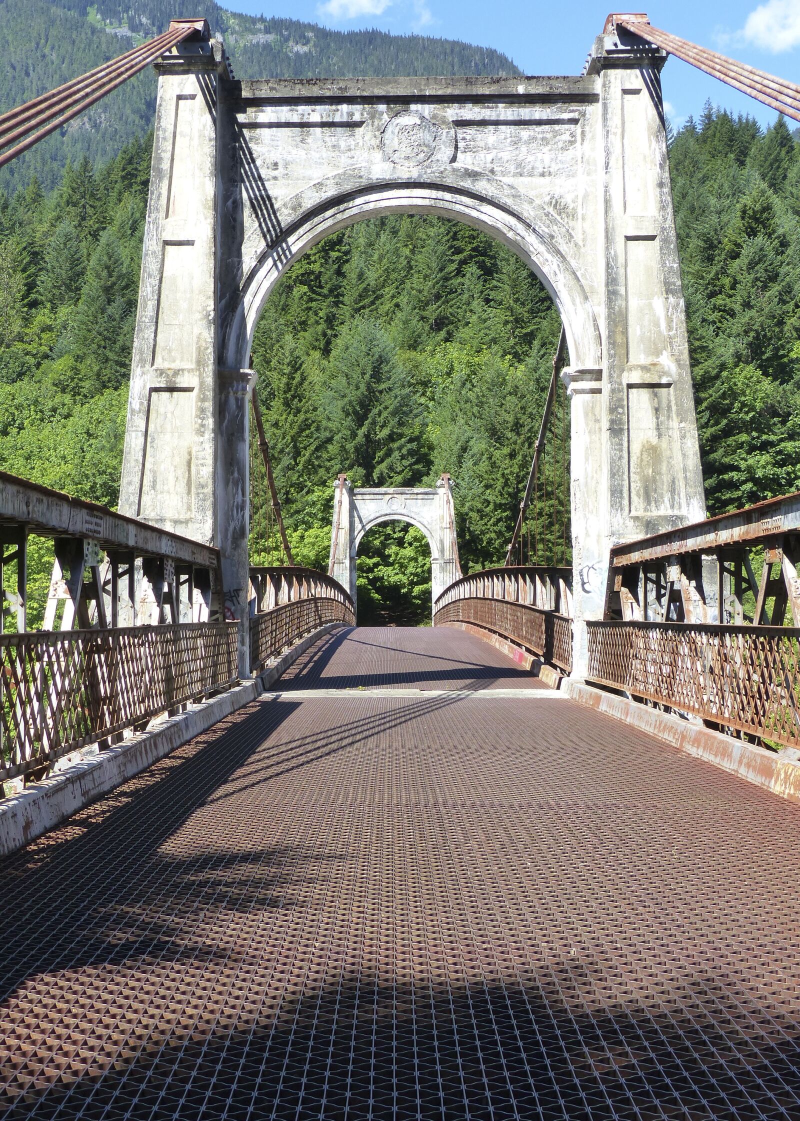 Panasonic Lumix DMC-FZ200 sample photo. Alexandra bridge, bridge, building photography