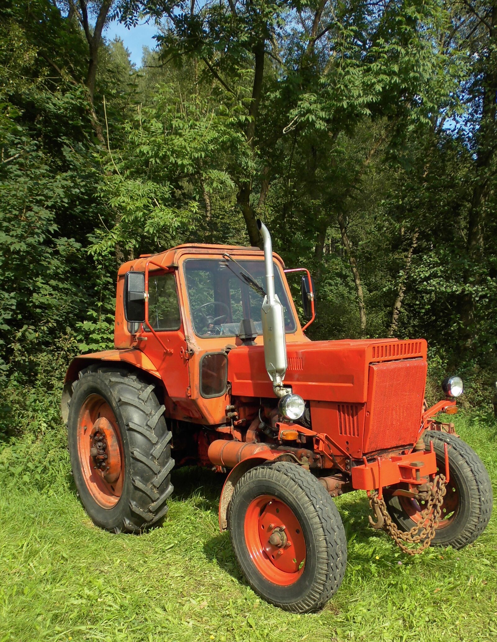 MEDION MD86824 sample photo. Vehicle, tractor, belarus photography