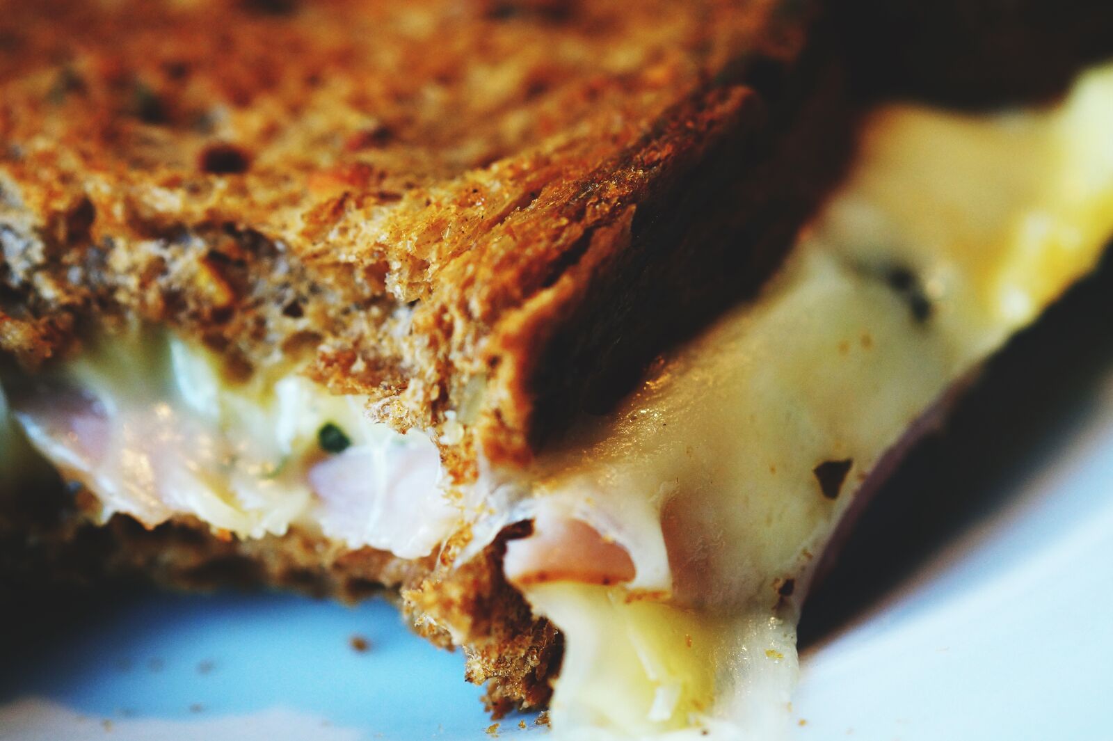 Sony SLT-A58 + Sony DT 30mm F2.8 Macro SAM sample photo. Bread, cheese, close, up photography