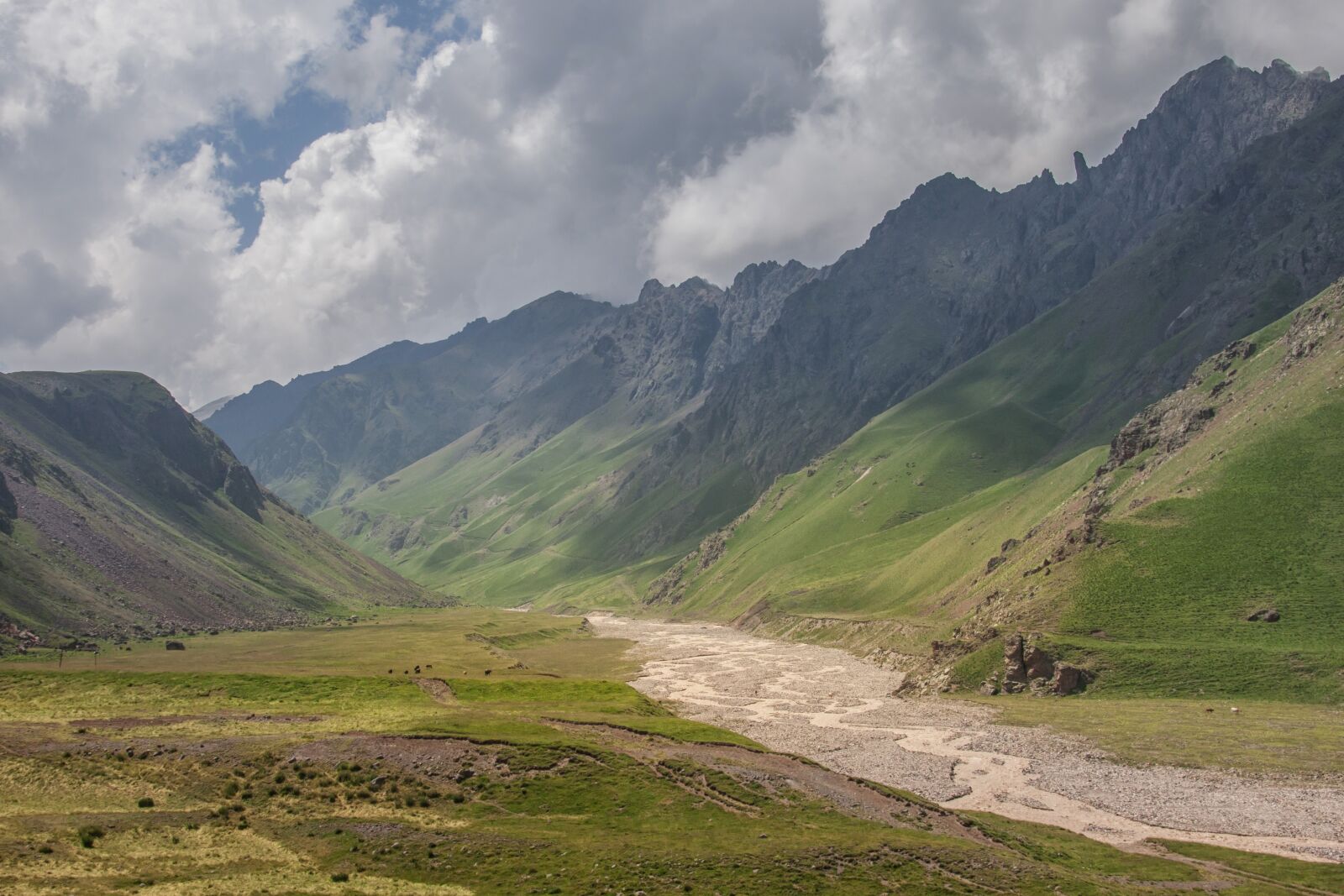 Canon EOS 500D (EOS Rebel T1i / EOS Kiss X3) sample photo. Russia, mountains, sun photography