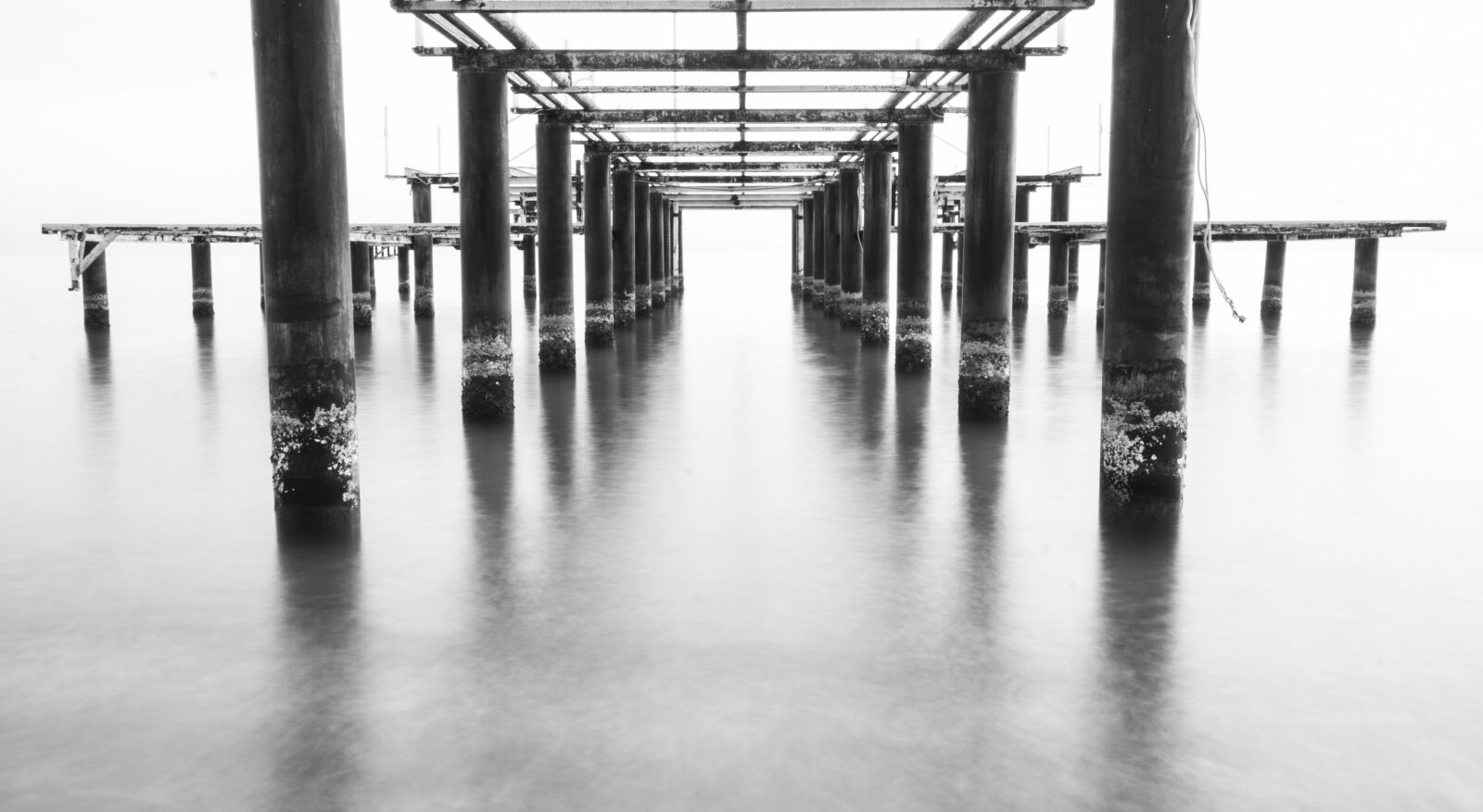 Canon EOS 40D sample photo. Black and white landscape photography