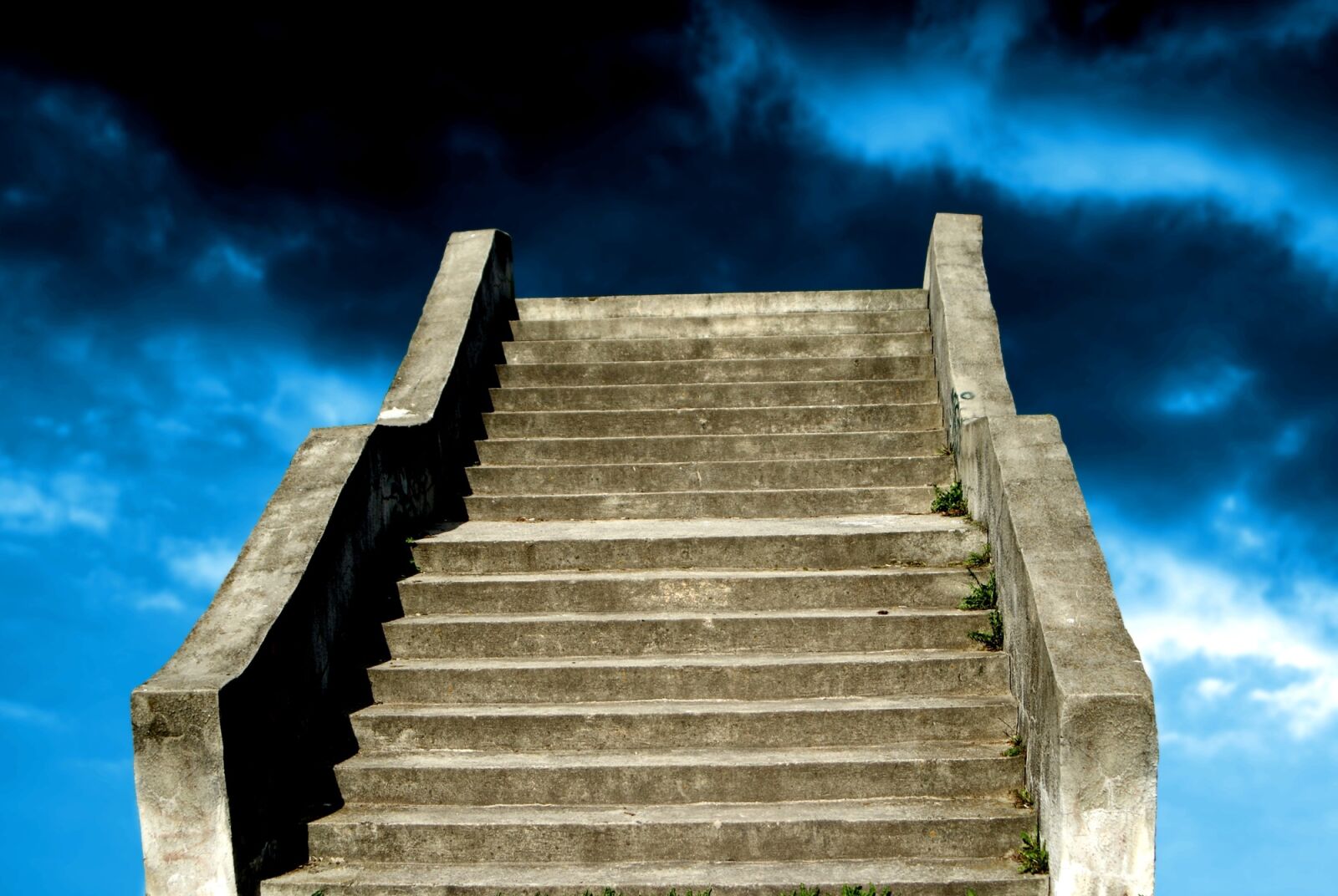 Sony Alpha DSLR-A200 sample photo. Old, concrete, stairs photography