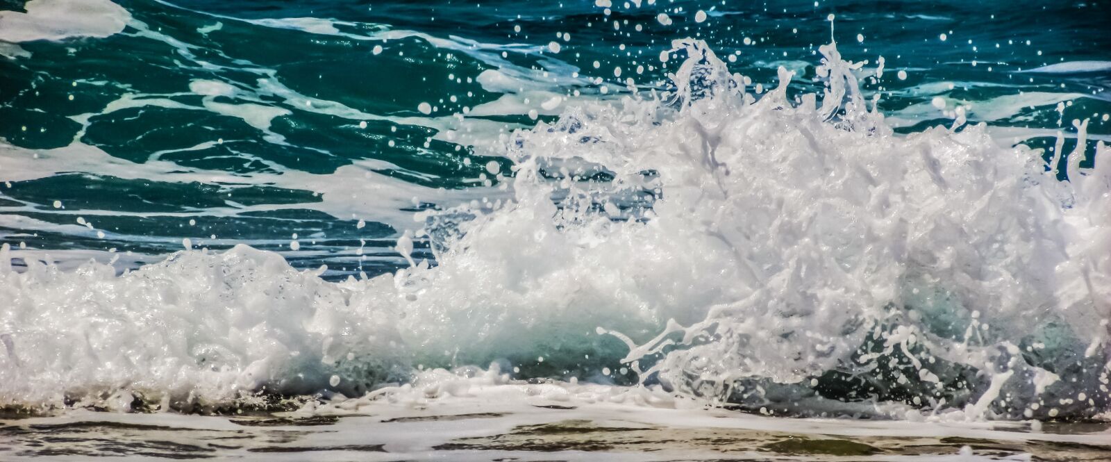 Canon PowerShot SX400 IS sample photo. Wave, smashing, drops photography