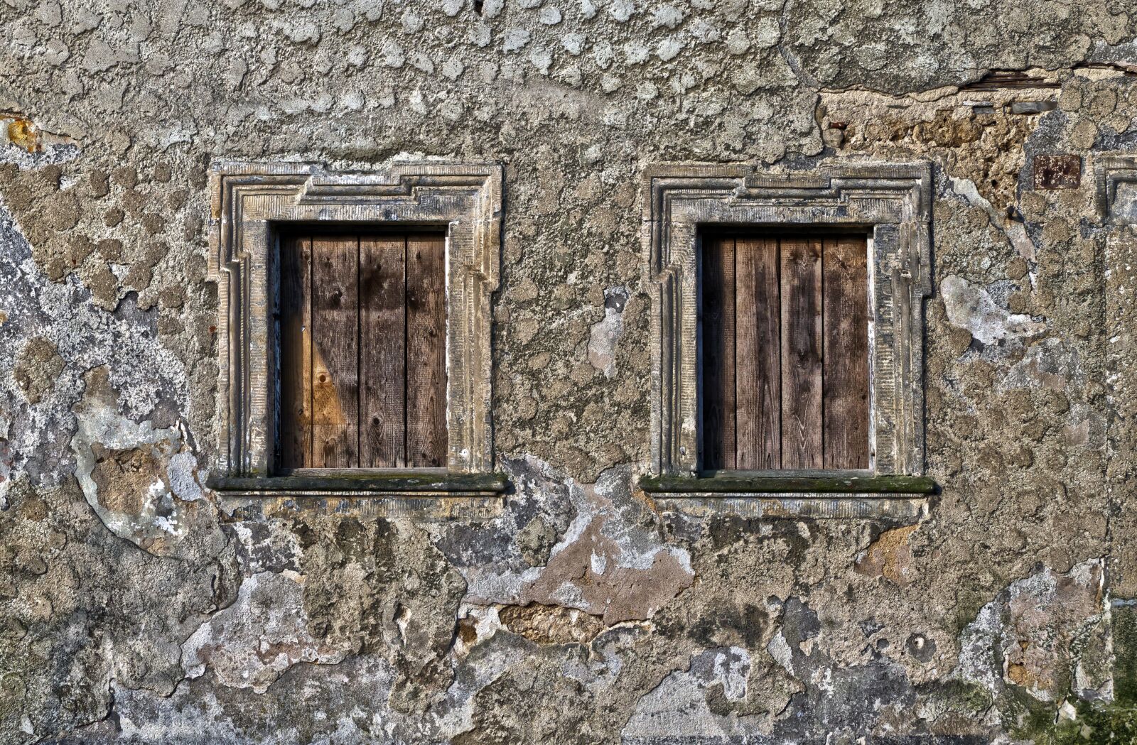 Panasonic Lumix DMC-FZ1000 sample photo. Window, old window, nailed photography