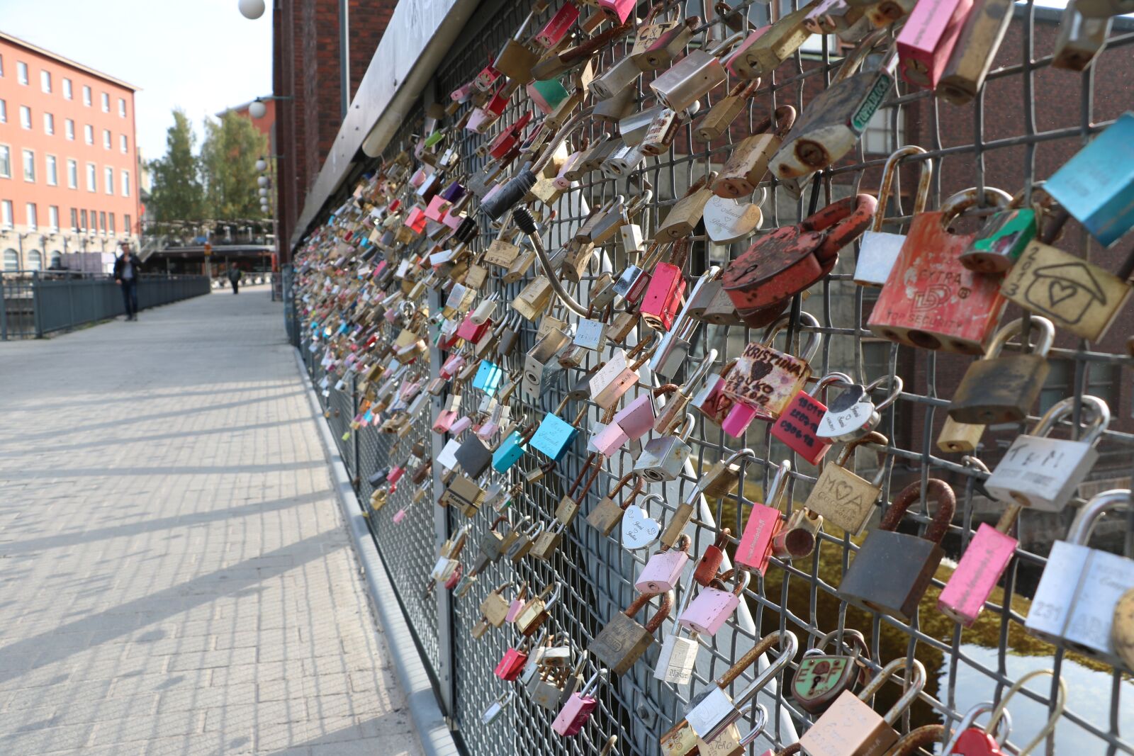 Canon EOS 750D (EOS Rebel T6i / EOS Kiss X8i) sample photo. Love, lock, commitment photography
