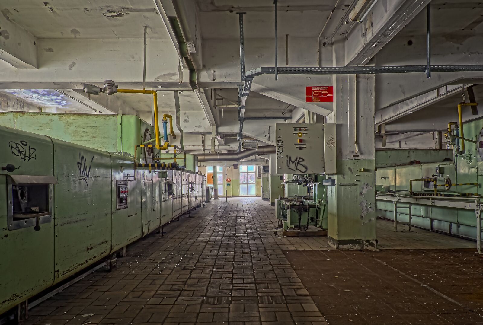 Olympus OM-D E-M10 sample photo. Lost places, hall, pforphoto photography