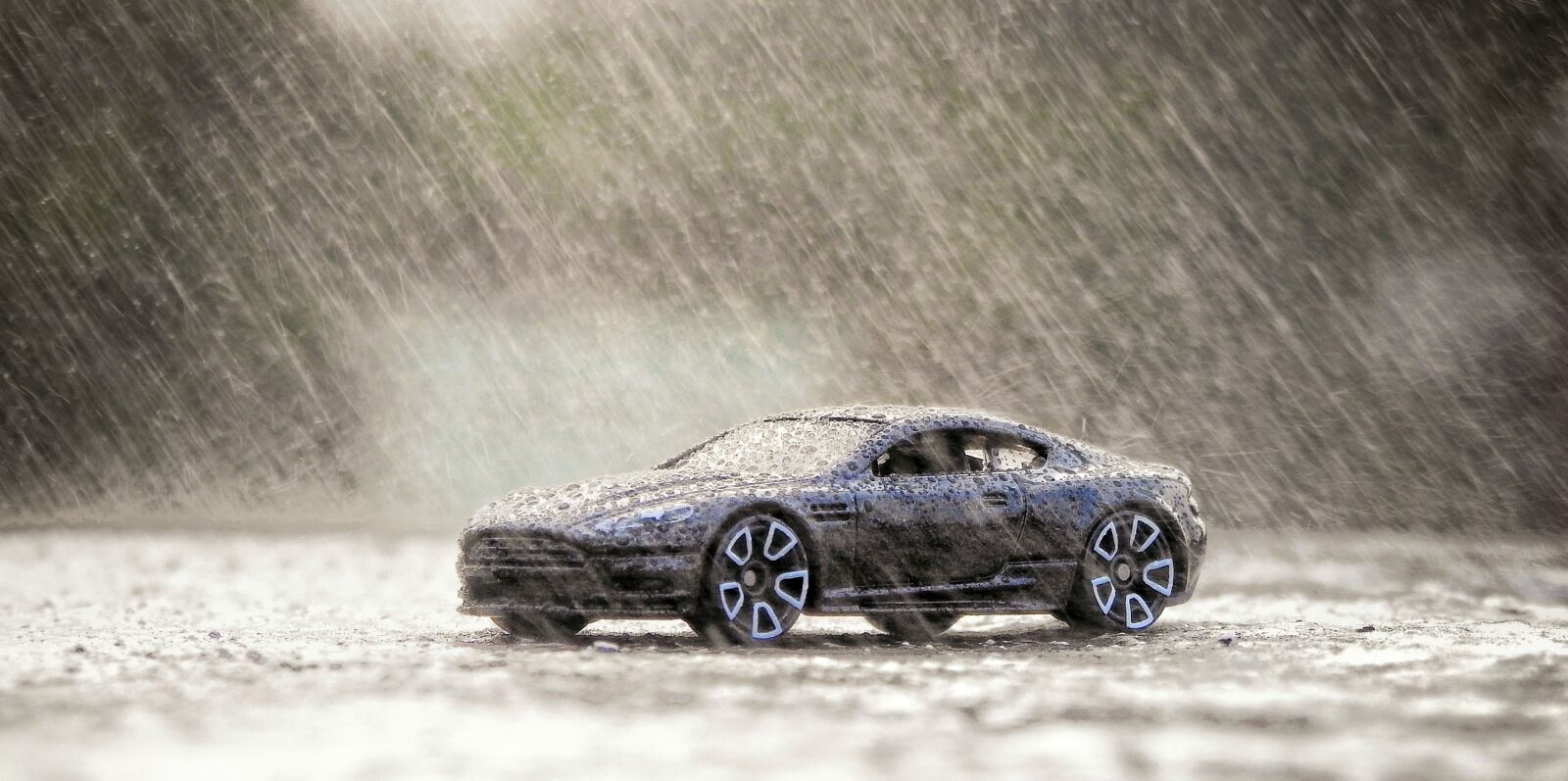Nikon Coolpix P900 sample photo. Miniature car, rain, macro photography