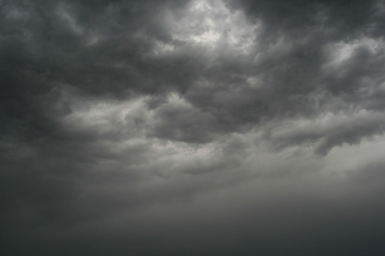 Canon EOS 400D (EOS Digital Rebel XTi / EOS Kiss Digital X) sample photo. Storm, sky, cloudy photography