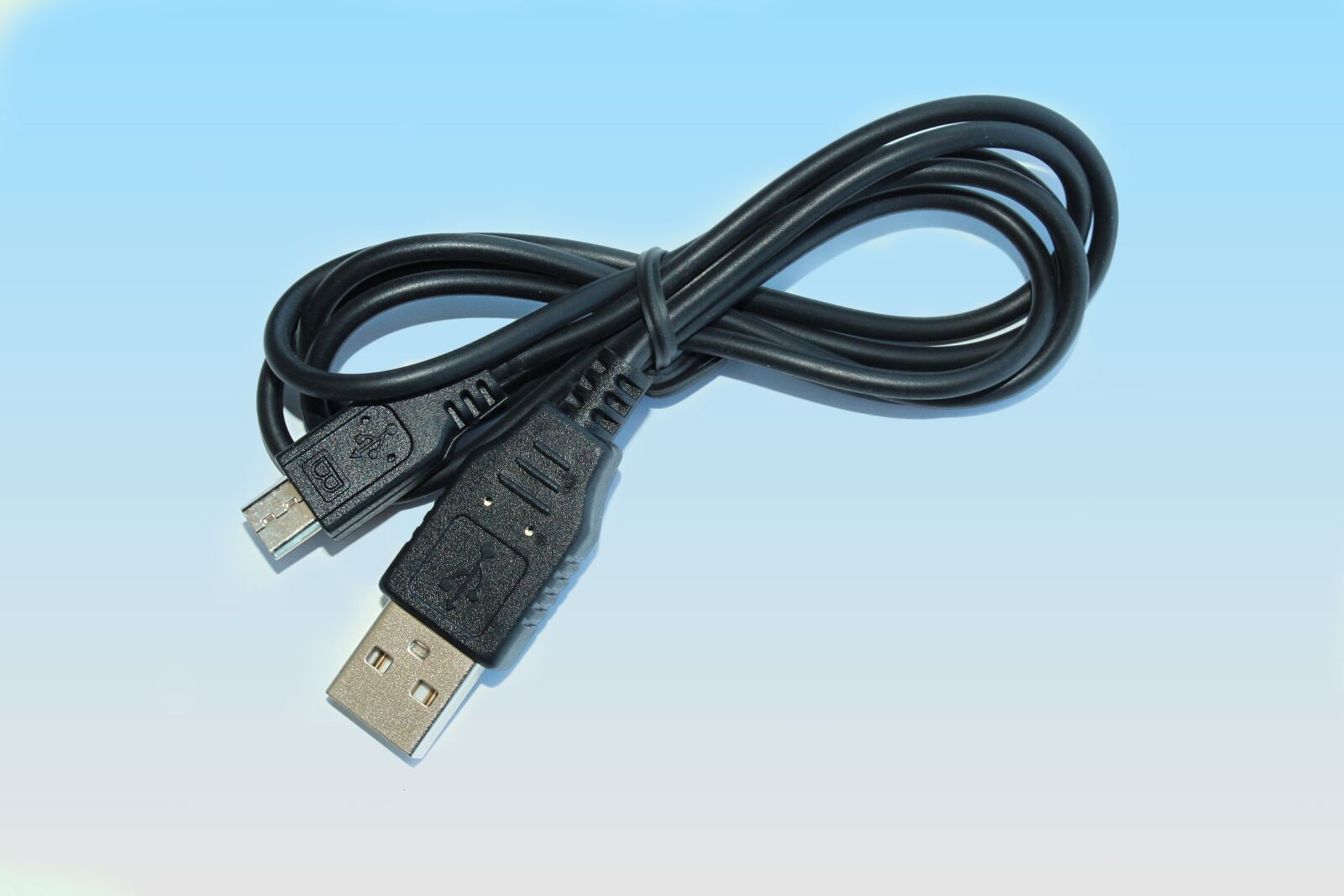 Canon EOS 600D (Rebel EOS T3i / EOS Kiss X5) sample photo. Cable, usb, current photography