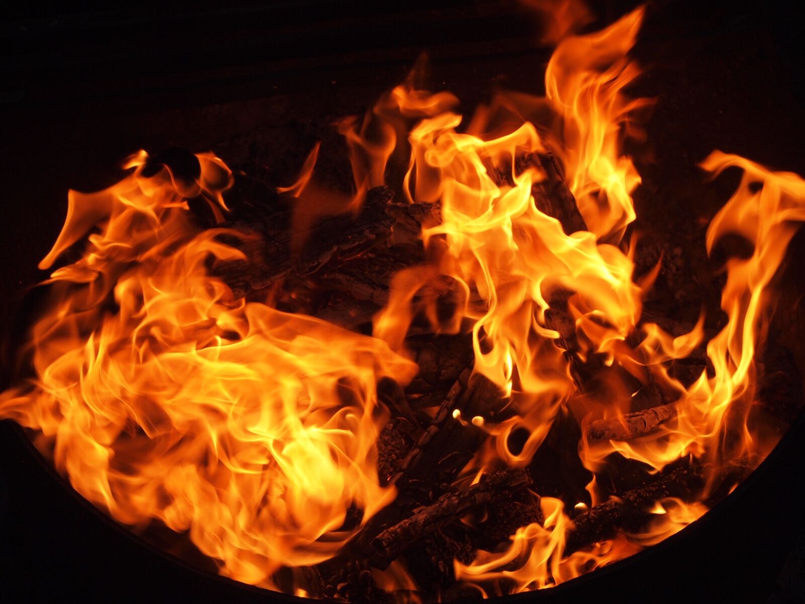 Olympus PEN E-PL2 sample photo. Fire, flame, hot photography