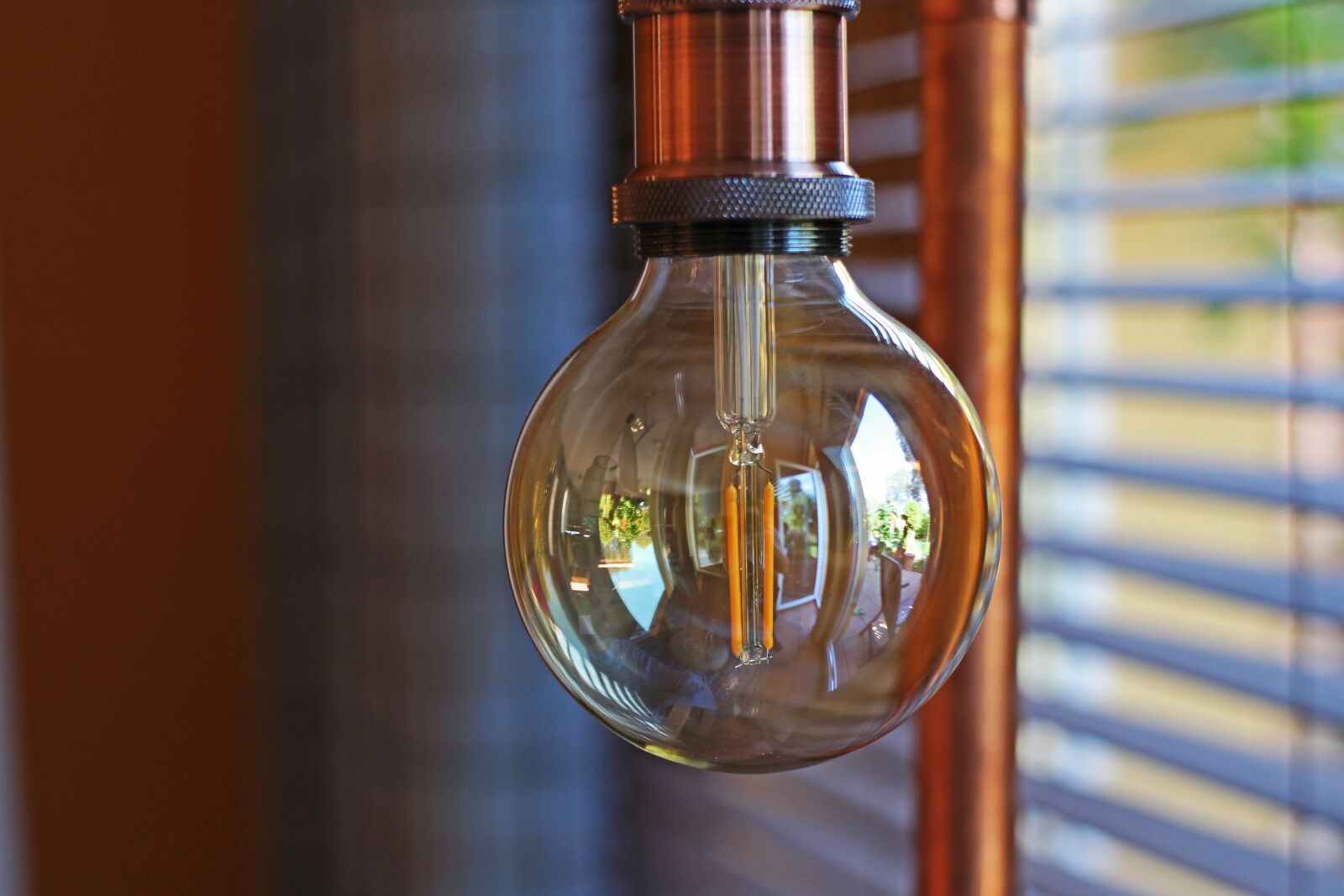Canon EOS 700D (EOS Rebel T5i / EOS Kiss X7i) sample photo. Light bulb, lamp, floor photography