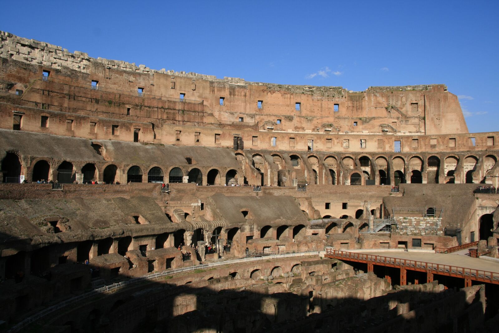 Canon EOS 400D (EOS Digital Rebel XTi / EOS Kiss Digital X) sample photo. Rome, collosseum, antiquity photography