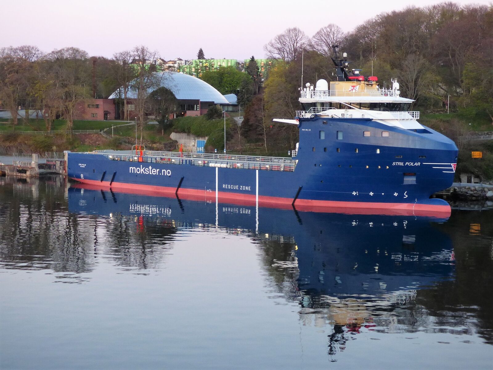 Panasonic DMC-FZ72 sample photo. Ship, mirroring, port photography