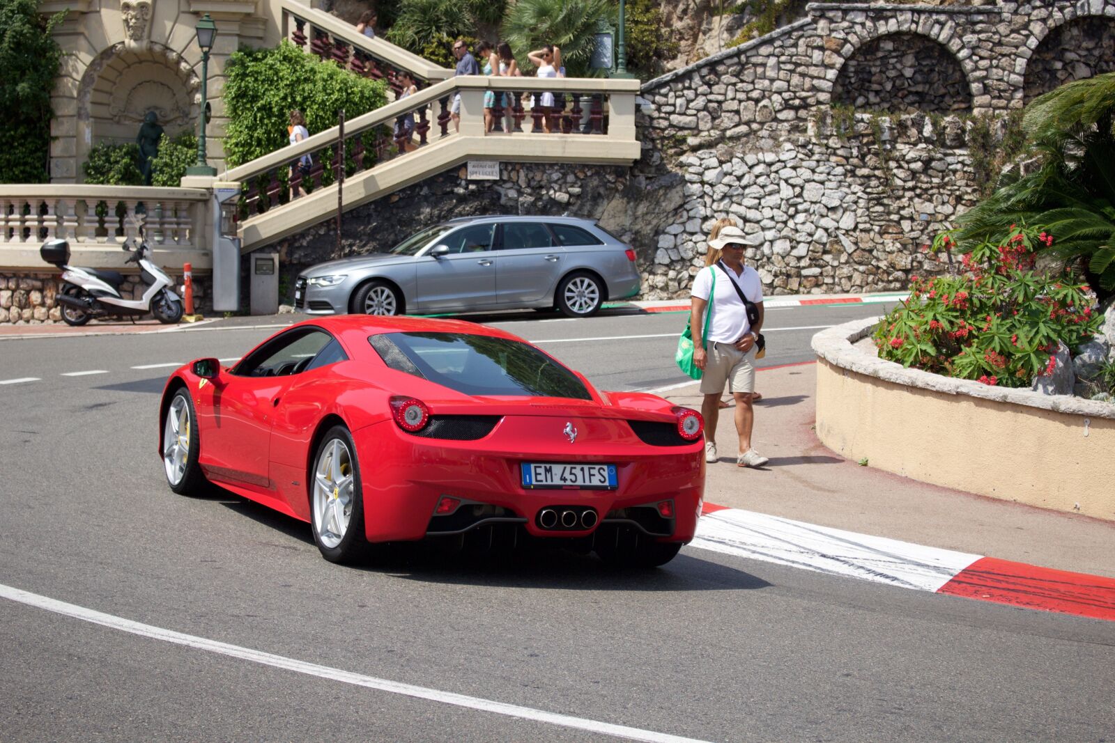 Canon EOS 100D (EOS Rebel SL1 / EOS Kiss X7) sample photo. Car, road, pavement photography