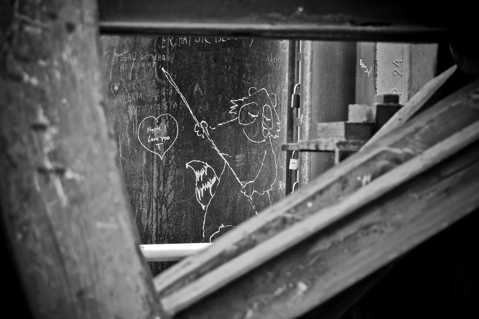 Olympus OM-D E-M10 sample photo. Graffiti, old, building photography