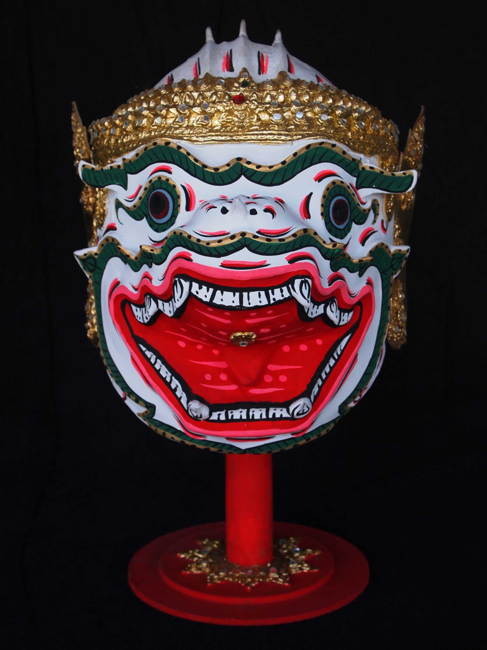 Olympus PEN E-PL1 sample photo. Decoration, ornate, gold photography